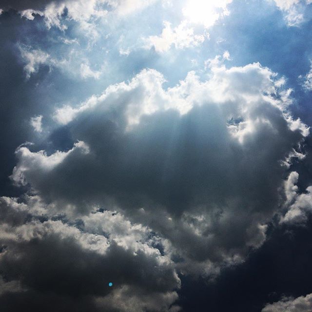 【ぐもにん2106】アンテナ感度を高める日。今日も「笑顔の選択」を。#goodmorning #sky #blue #clouds #light