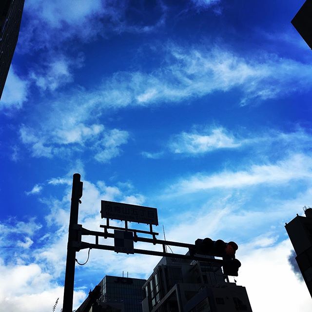【ぐもにん2134】毎日を楽しく過ごすために頭をつかう。今日も「笑顔の選択」と。#goodmorning #bluesky #clouds #blue #sky