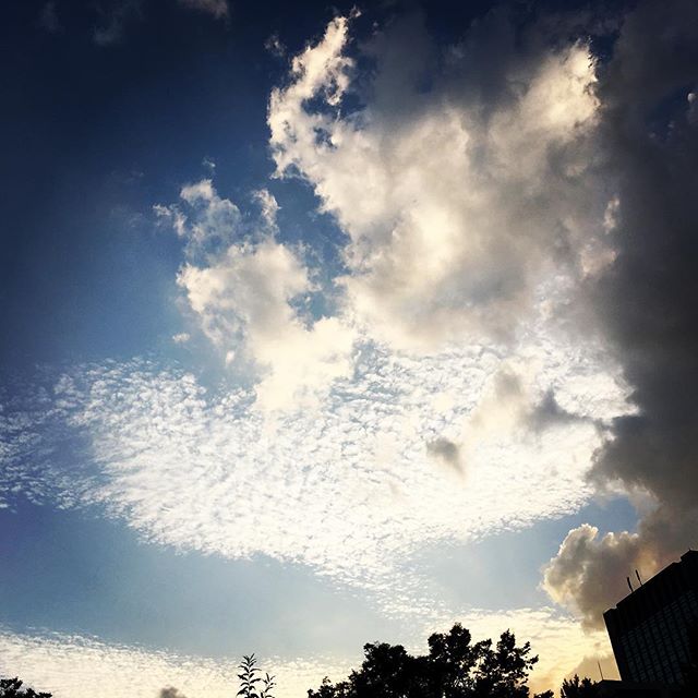 【ぐもにん2148】気持ちよく進むだけ。今日も「笑顔の選択」と。#goodmorning #beautifulsky #clouds #sunset