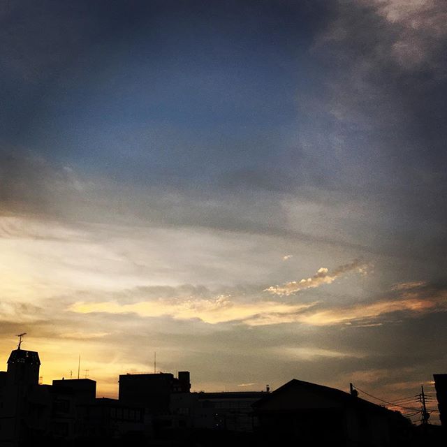 【ぐもにん2165】楽しむのも苦しむのも自分次第。今日も「笑顔の選択」と。#goodmorning #beautifulsky #sunset #clouds