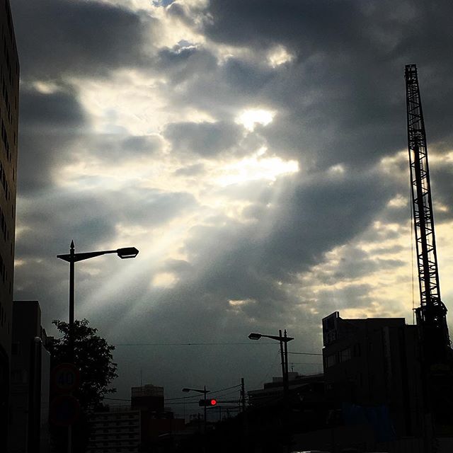 【ぐもにん2176】幸せを願うなら幸せであると決める。今日も「笑顔の選択」と。#goodmorning #cloudart #sunlight #beautifulsky