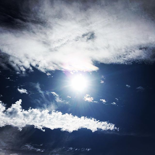 【ぐもにん2182】意識して、ただ見て、ただ寄り添う。今日も「笑顔の選択」を。#goodmorning #beautifulsky #bluesky #clouds #blue #sunshine