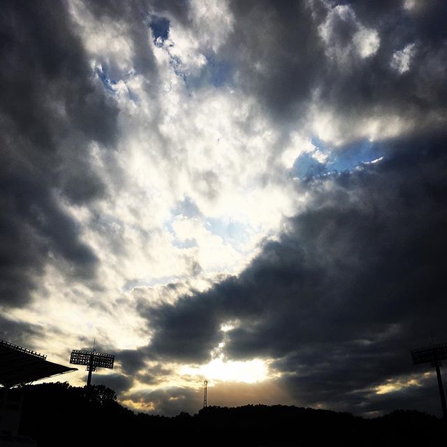 【ぐもにん2416】認め合うことから始まる世界。今日も「笑顔の選択」と。#goodmorning #beautifulsky #beautiful #cloudart #cloud #sky