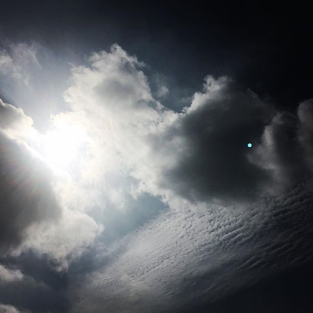 【ぐもにん2473】熱く。とことん熱く。今日も「笑顔の選択」と。#goodmorning #beautifulsky #beautiful #cloudart #clouds #sky #sunlight