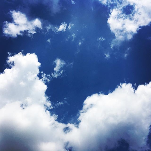 【ぐもにん2355】真の目的を忘れずに。今日も「笑顔の選択」と。#goodmorning #bluesky #beautifulsky #sky #blue #beautiful #clouds #おはよう