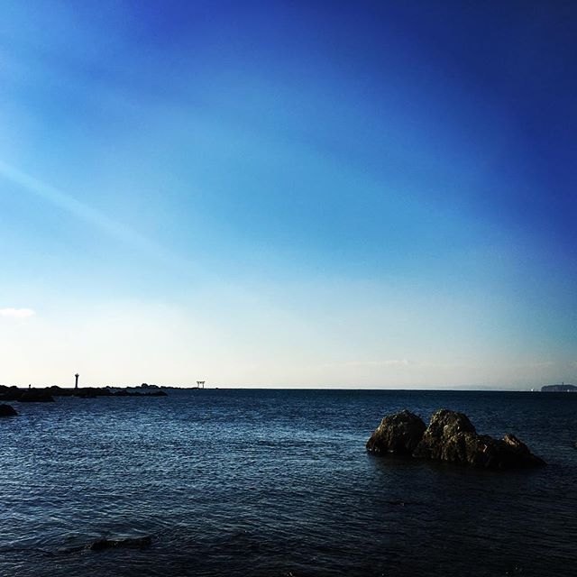 【ぐもにん2036】自分であること。いまここから。今日も「笑顔の選択」と。#goodmorning #bluesky #beautifulsky #blue #beautiful #sky #sea #shrine #photography #iphonephotography #おはよう #今日からスタート #応援 #