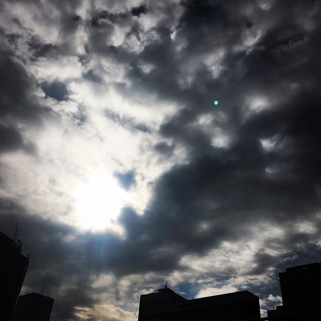 【ぐもにん2056】一つ一つ噛み砕き消化し自分の力になる。食べ物も飲み物も知識も。今日も「笑顔の選択」と。#goodmorning #beautifulsky #beautiful #sky #cloudart #clouds #photography #photo #iphonephotography