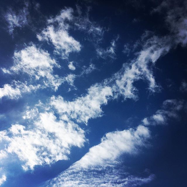 【ぐもにん2058】気配を感じて未来を創る。今日も「笑顔の選択」と。#goodmorning #bluesky #beautifulsky #blue #beautiful #sky #cloudart #clouds #photography #photo #iphonephotography #おはよう