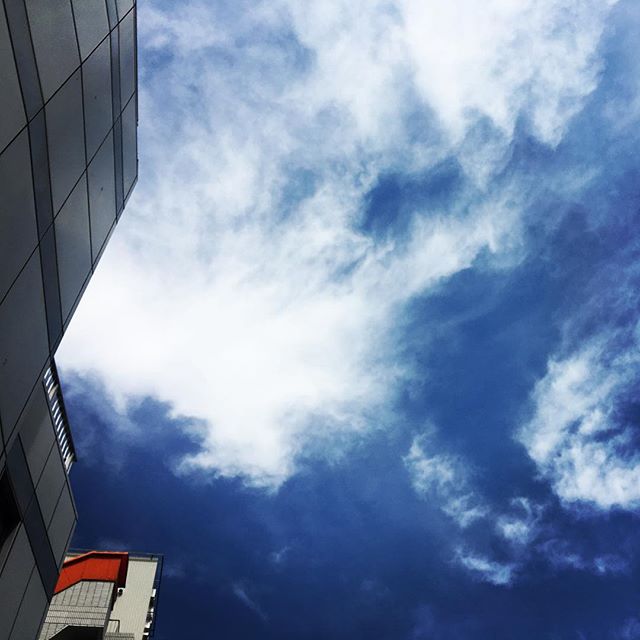 【ぐもにん2729】意味をつけるのは自分自身。今日も「笑顔の選択」と。#goodmorning #bluesky #beautifulsky #blue #beautiful #sky #photography #photo #iphonephotography #おはよう