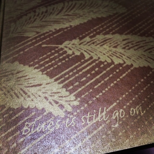 未来を選び創るノート手綴じ、ゴールド表紙の美人さん