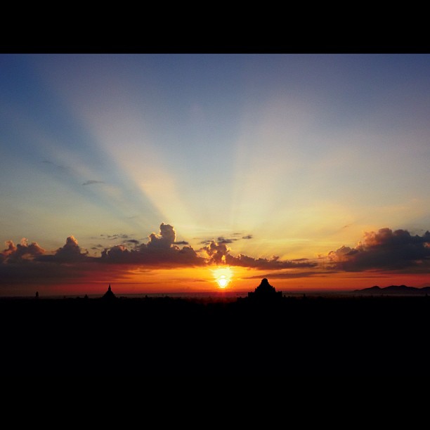 今朝の夜明け。祈りと瞑想と。神聖な地で。